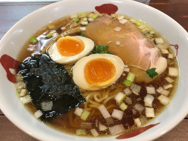 「支那そば700円、半熟煮玉子100円」@支那そば 正月屋の写真