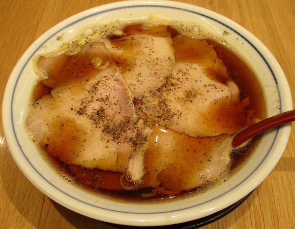 「ふつうに煮干ラーメン（並）750円」@すごい煮干ラーメン凪 五反田西口店の写真