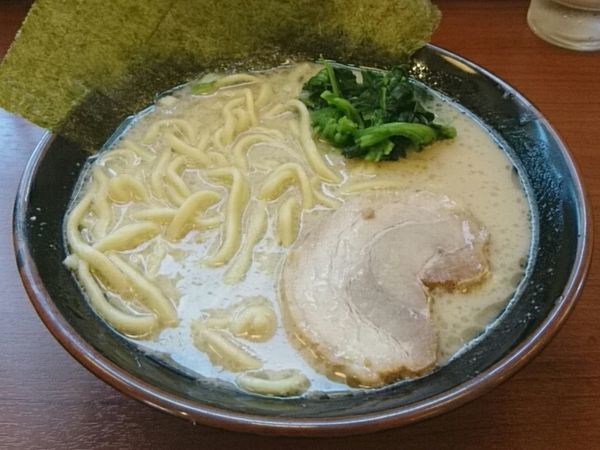 「塩豚骨ラーメン」@宮本商店 川口新井宿店の写真