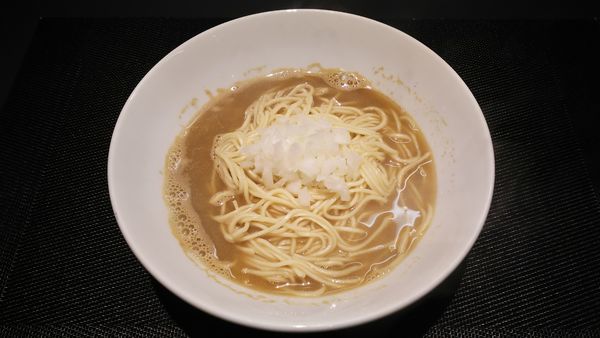 「かけそば(塩・鶏ガラ 千葉背黒 島根むろ鯵 島根特撰鯛 )」@煮干乱舞の写真