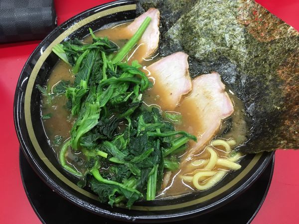 「チャーシューメン＋ほうれん草」@家系ラーメン 王道家の写真