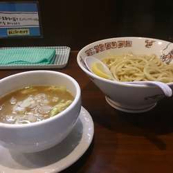 牛ホルモンのつけ麺