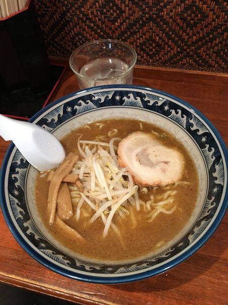 「ラーメン 大盛り無料」@助六の写真