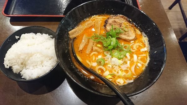 「辛豚骨ラーメン750」@とんこつラーメン無極 西台の写真