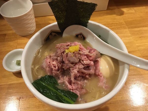 「濃厚真鯛らーめん＋Smokeチャーシュー＋真鯛雑炊丼（小）」@真鯛らーめん 麺魚の写真
