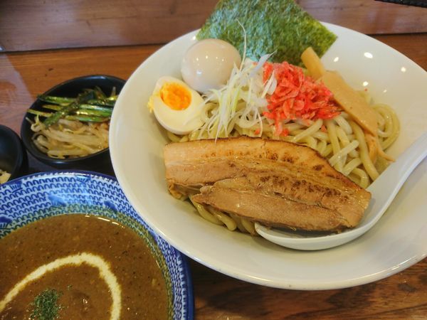 「カレーつけめん(大盛300g)890円＋味玉(ﾗｰﾊﾟｽ)他」@つけめん たまの写真