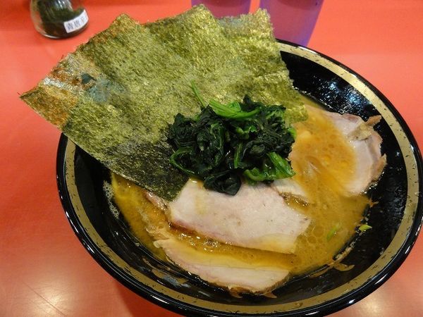 「チャーシュー麺　810円　バリカタ」@家系総本山 ラーメン吉村家の写真