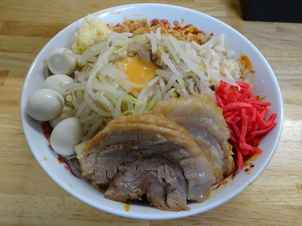 「小ラーメン（700円）＋わりと辛い汁なし＋うずらの卵」@ラーメン 登良治郎の写真