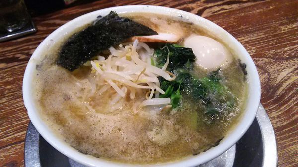 「にんにくラーメン(醤油)￥750+半熟玉子(ｻｰﾋﾞｽ)」@あじゃあらの写真