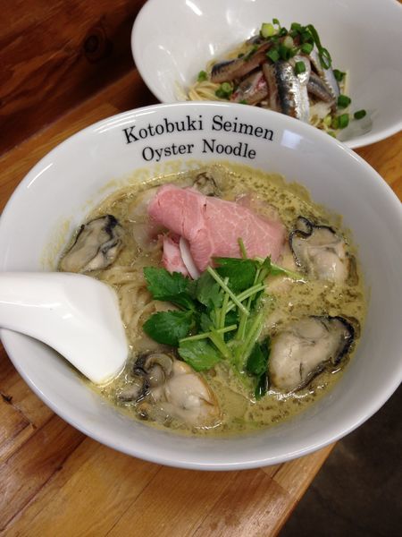 「【限定】白味噌牡蠣そば  いわしそば」@中華そば よしかわの写真