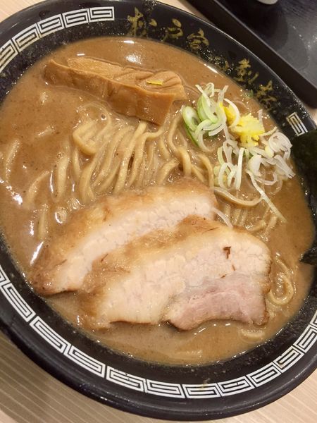 「濃厚中華そば￥820」@松戸富田製麺 三井アウトレットパーク木更津店の写真