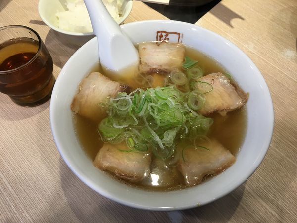 「喜多方ラーメン 650円」@喜多方ラーメン坂内 新宿西口思い出横丁店の写真