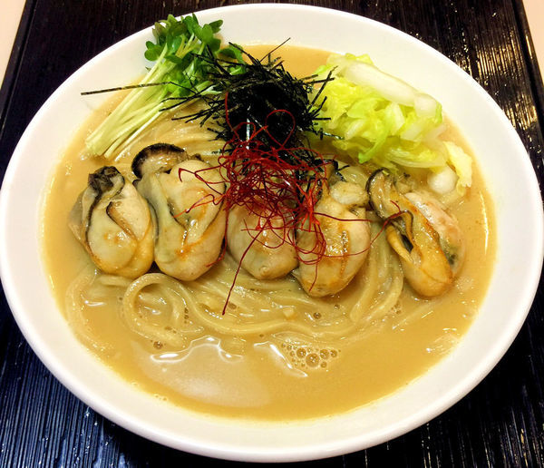 「牡蠣らーめん」@横濱家系ラーメン 猪子家の写真