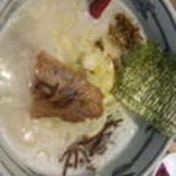 濃厚豚骨ラーメン 680円＋豚ほぐしご飯 100円