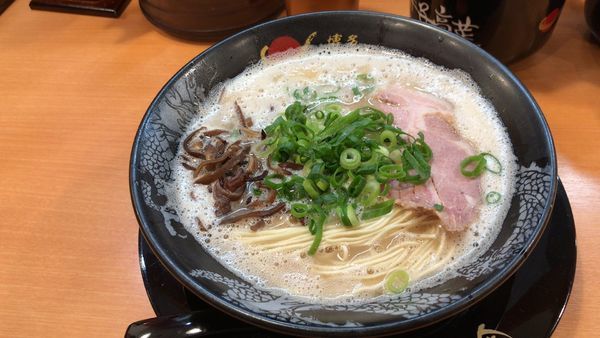 「ラーメン¥750+替玉¥150」@博多一幸舎 池袋東口店の写真