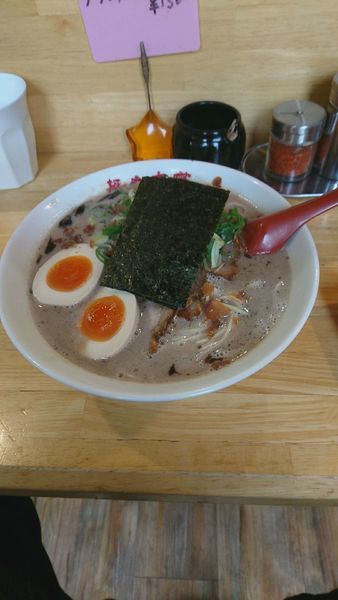 「にんにく豚そば黒￥680+味玉￥100」@麺や 木蓮の写真