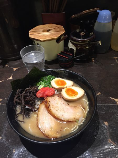 「豚骨DX」@とんこつらーめん俺式 純 東京ラーメンストリート店の写真