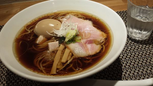 「旨味鶏だし(醤油)850円クーポン味玉」@生粋 花のれんの写真