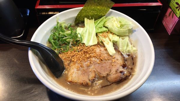 「フレッシュキャベツのもっこす熊本ラーメン＋替玉（麺硬め）」@ラーメンくれはの写真