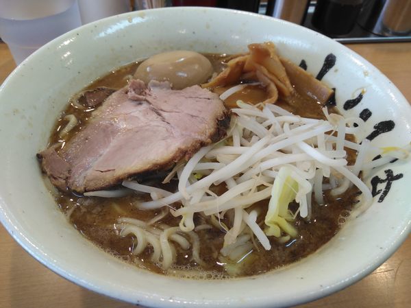 「らーめん中盛り　味玉付」@創作らーめん 小川流 二本松店の写真