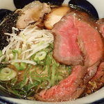 「牛骨クリア（５５０円）＋ ローストビーフ（３５０円）」@みなとや神戸 大阪駅前第3ビル店の写真