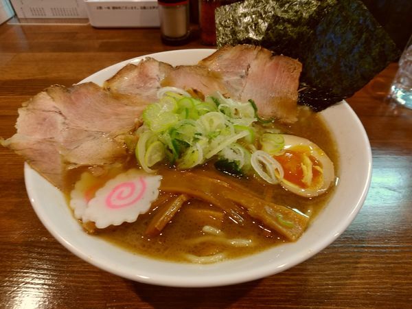 「特製ラーメン(並盛・220g)1,000円」@自家製熟成麺 吉岡 田端店の写真