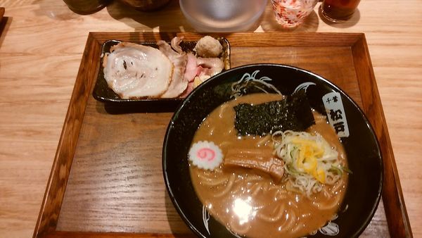 「中華そば（並）850円＋厳選チャーシュートッピング(600円)」@中華蕎麦 とみ田の写真