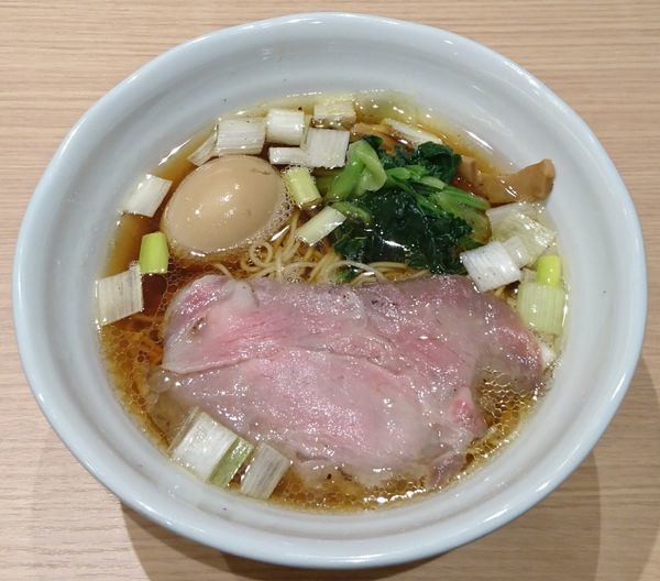 「鶏だし醤油味玉らーめん」@麺処 景虎 新越谷ヴァリエ店の写真