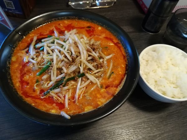 「担々もやし麺ライス付き950円激辛」@まえたんの写真