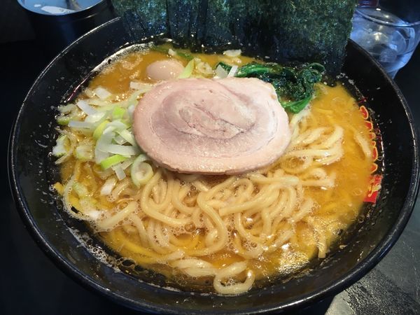 「ラーメン 大盛 海苔」@BOMBA家 湘南台本店の写真