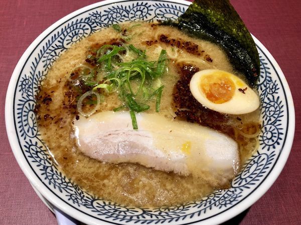 「醤油とんこつラーメン（黒）」@丸源ラーメン 寝屋川店の写真
