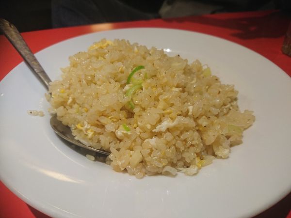 「にんにくチャーハン 500円 他」@牛串煮込み さんちゃんの写真