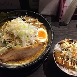 白みそラーメンと半チャーシュー丼セット