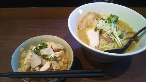 「鶏ゅ白湯醤油+鶏チャーシュー丼」@東京スタイル鶏らーめん ど・みそ鶏の写真