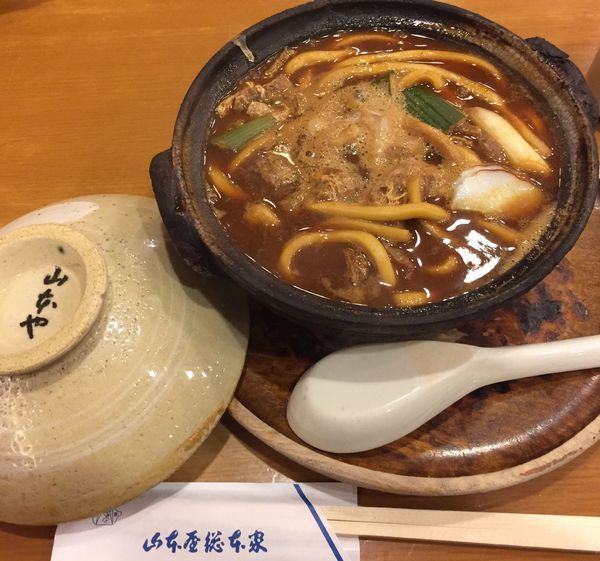 「親子味噌煮込みうどん」@山本屋本店 名古屋駅前店の写真