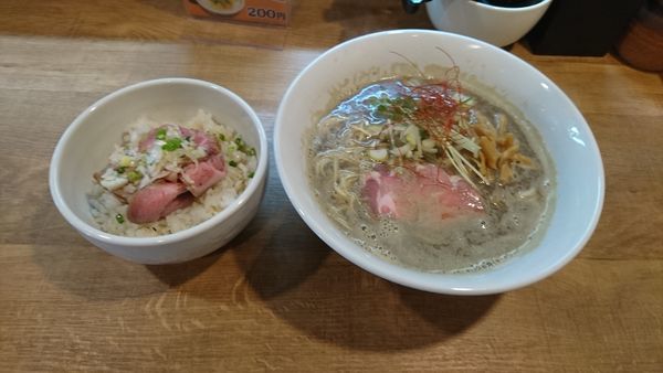 「ガツンと煮干しそば650+チャーシュー丼300」@三代目 麺屋 みちしるべの写真