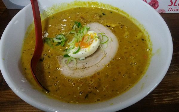 「とんこつカレーラーメン」@九州大分ラーメン 麺恋亭 中華街店の写真