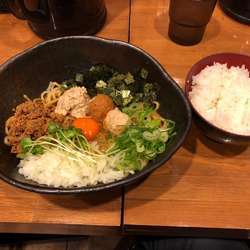 カレーまぜそば+無料ライス中