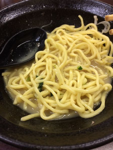 「塩豚骨ラーメン卵トッピング」@横浜らーめん 源泉の写真