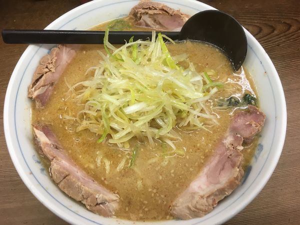 「ネギ味噌チャーシュー950円、餃子350円」@らーめん さつまっ子の写真