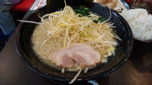「塩ネギラーメン+特大+唐揚げセット+他」@町田商店 入間店の写真