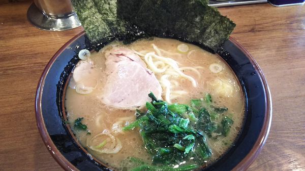 「豚骨醤油ラーメン(並)￥７００」@丸一の写真