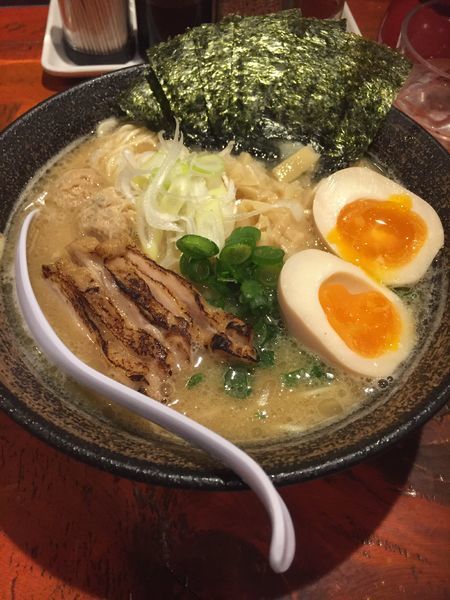 「特製濃厚醤油鶏白湯ラーメン」@麺屋 かみ本の写真