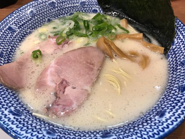 「白豚骨ラーメン  650円」@大宮豚骨 一番軒の写真