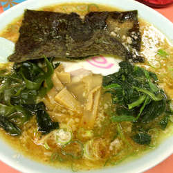 しょうゆラーメン（コッテリ）580円　辛味スパイス　60円