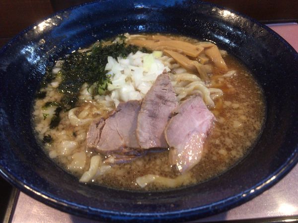 「中華そば」@煮干し背脂極太手もみ麺の店 一本勝負の写真