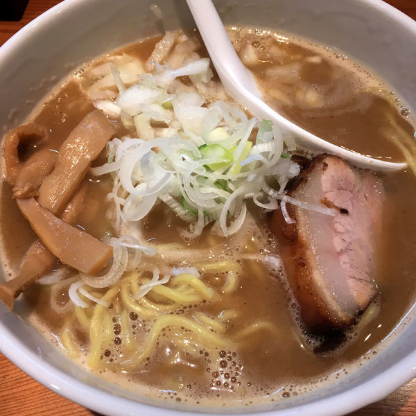 「濃厚らーめん　800円　玉ねぎ　50円」@麺屋 繁の写真