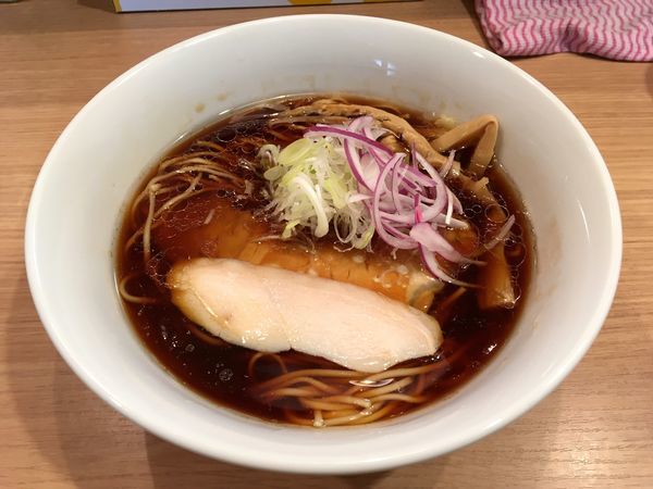 「醤油らぁめん」@本格中華蕎麦 ゆるぎの写真