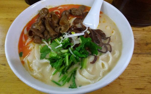 「大腸刀削麺」@華隆餐館の写真