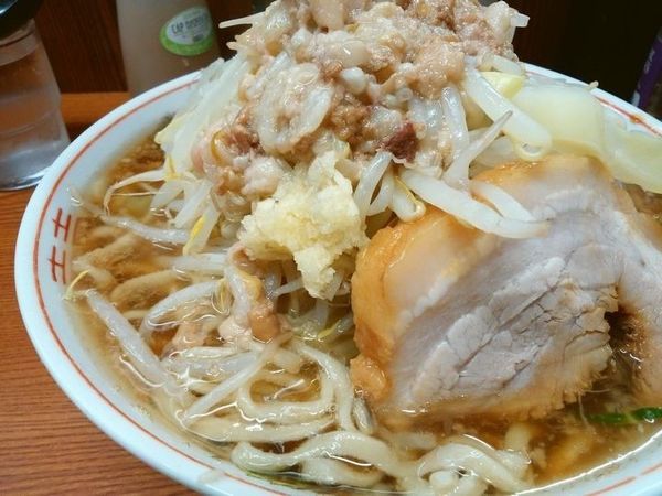 「ラーメン（麺少なめ、ニンニク少しヤサイアブラ）」@ラーメン二郎 亀戸店の写真